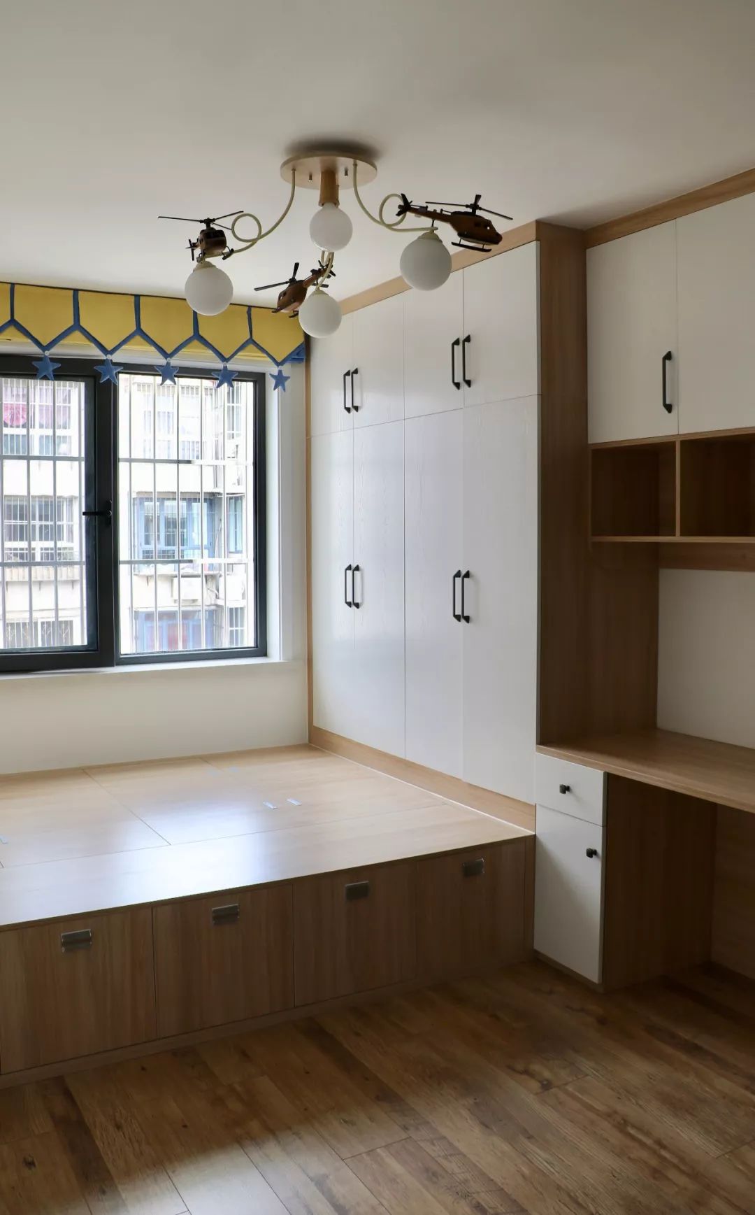 衣柜定制效果黄色原木,全屋定制白色衣柜轻奢效果图