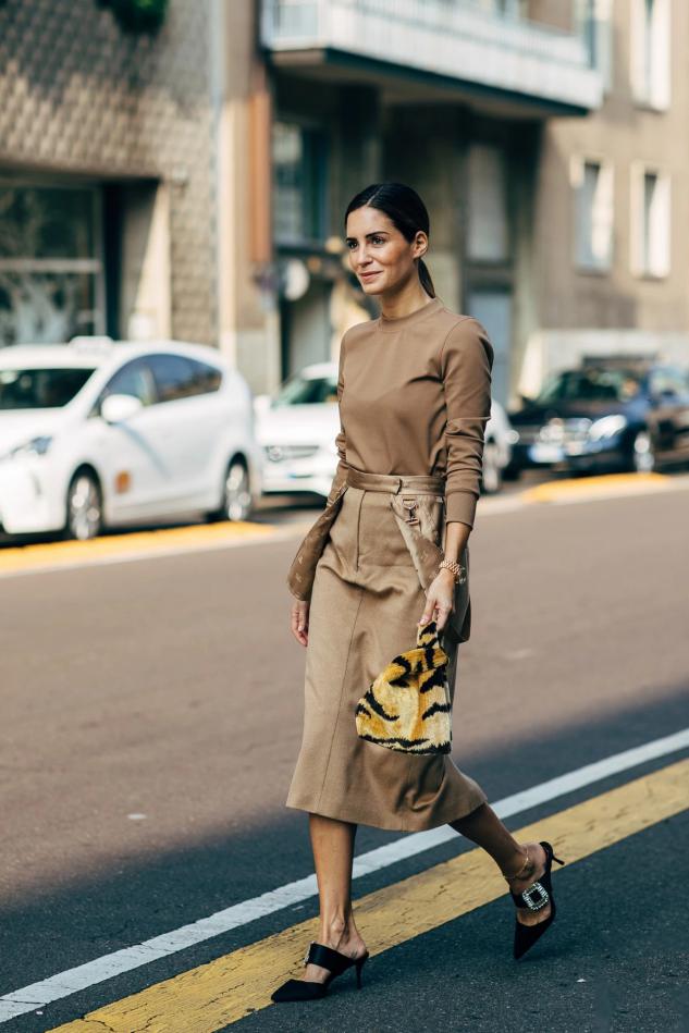 冬天穿卡其还是驼色好,驼色适合冬季穿吗