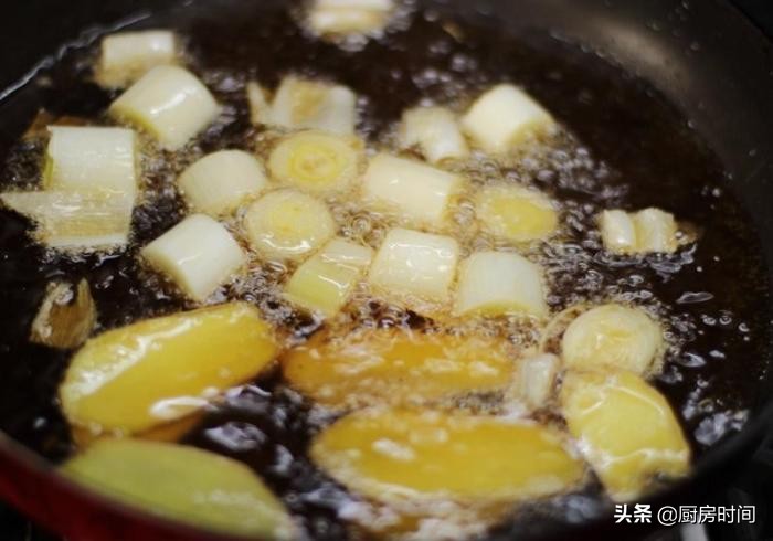 炸鱼后油腥味怎么去除,炸鱼以后的油放什么能去掉腥味