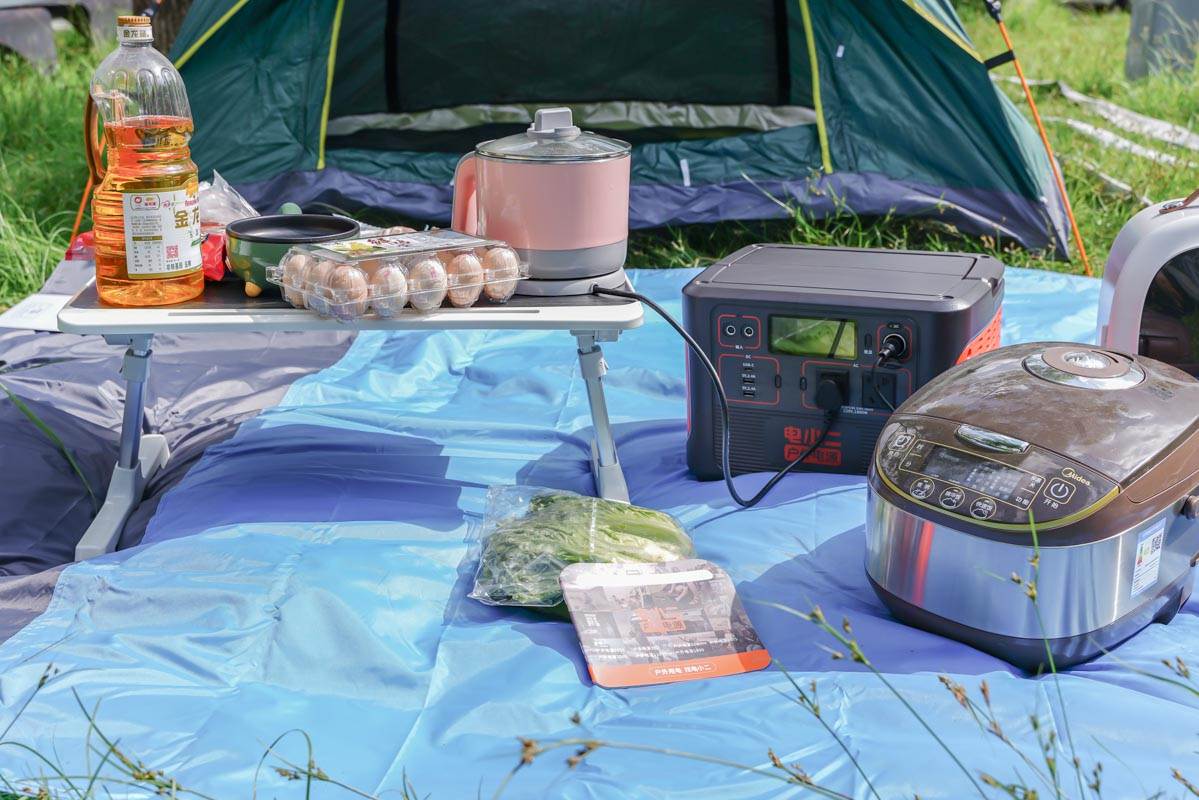 外出露营用电全靠它,电霸级别电小二户外电源1800W测评