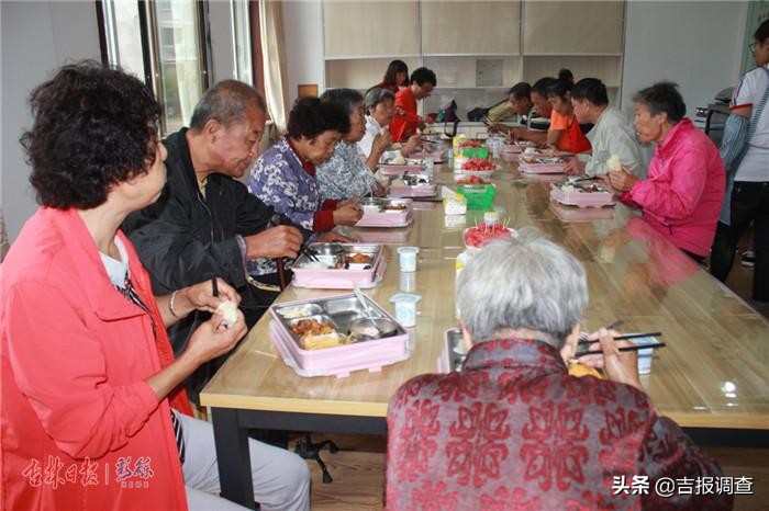 安图县九龙社区开办延边州首家“康养老年餐厅”