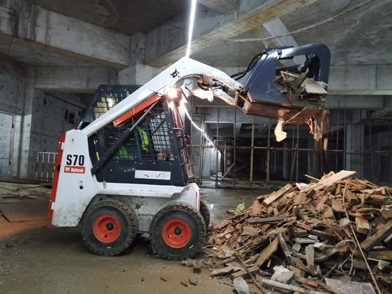 能进棚的小铲车,可以进洞的小铲车