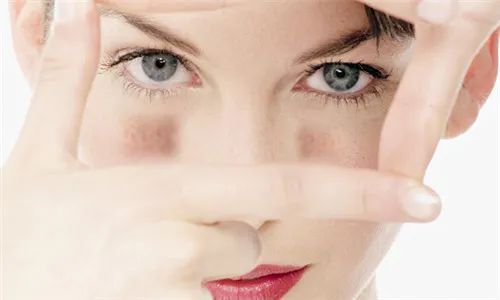 产后淡化细纹斑点霜,产后肚子长了很多斑点咋回事