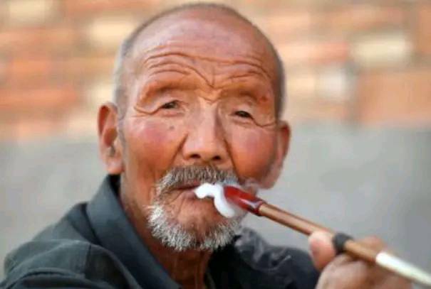 一家有三象神鬼不敢犯是什么意思,古人言人生在世有三不能笑