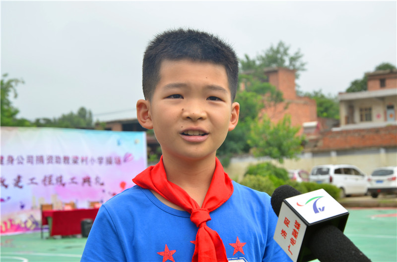 用爱心托起未来和希望洛阳五度健身捐资助教梁村小学操场竣工典礼