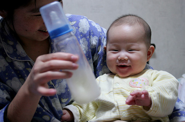 宝宝就是不接受奶粉怎么办,宝宝不接受奶瓶跟奶瓶有关吗