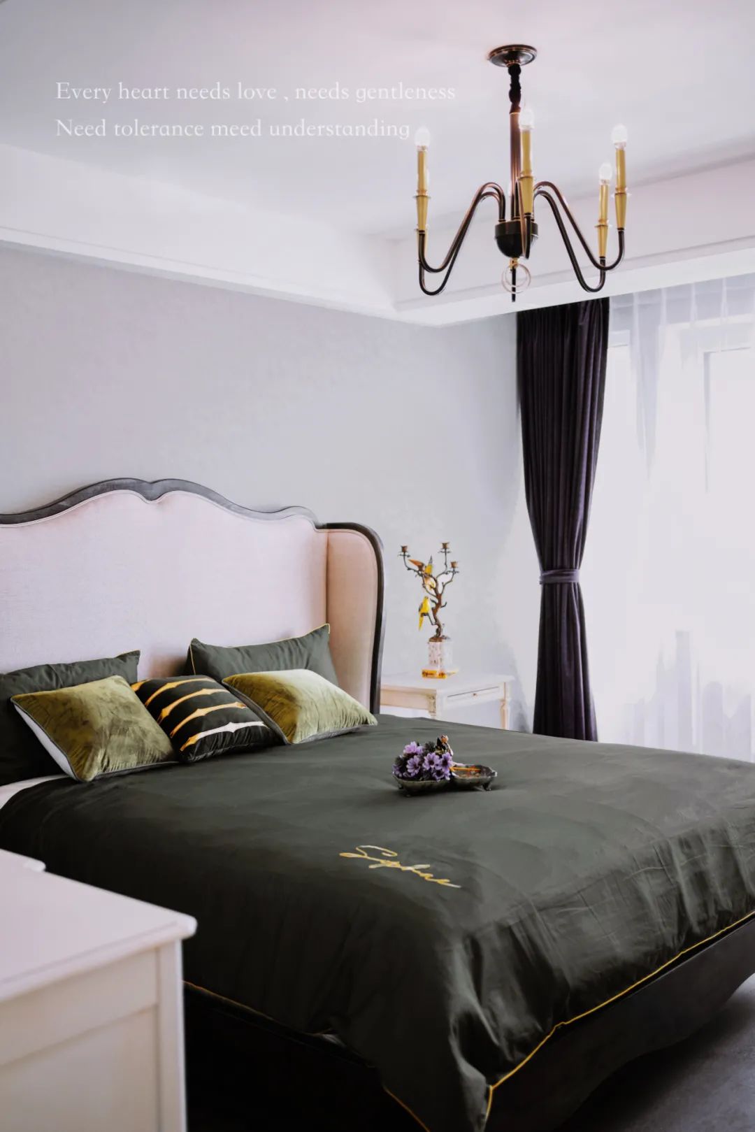 墨绿和酒红色搭配效果,墨绿色和红色搭配极简风