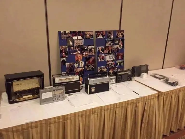 「火腿维修室」拯救一台老式EtonE1收音机，解决橡胶涂层粘手问题