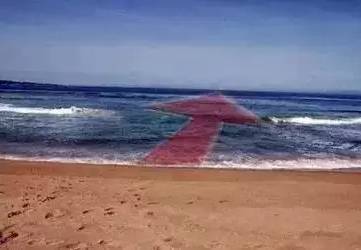 小伙冲浪意外溺水两分钟,67岁老人救4个冲浪溺水年轻人