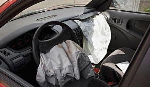 车祸车里的人为什么会死亡,车祸瞬间死亡的原因