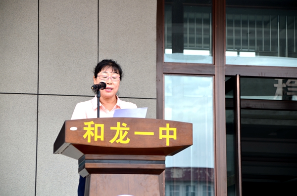 市一中举办新生军训总结大会,龙会中学军训汇报表演