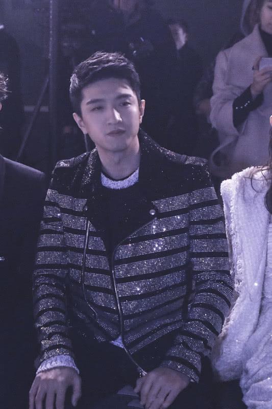 金瀚高领牛仔套装,金瀚休闲穿搭帅气型男范