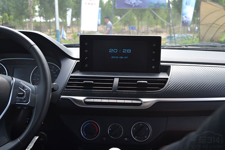 19款长城皮卡风骏7越野视频,中国生产的6驱皮卡