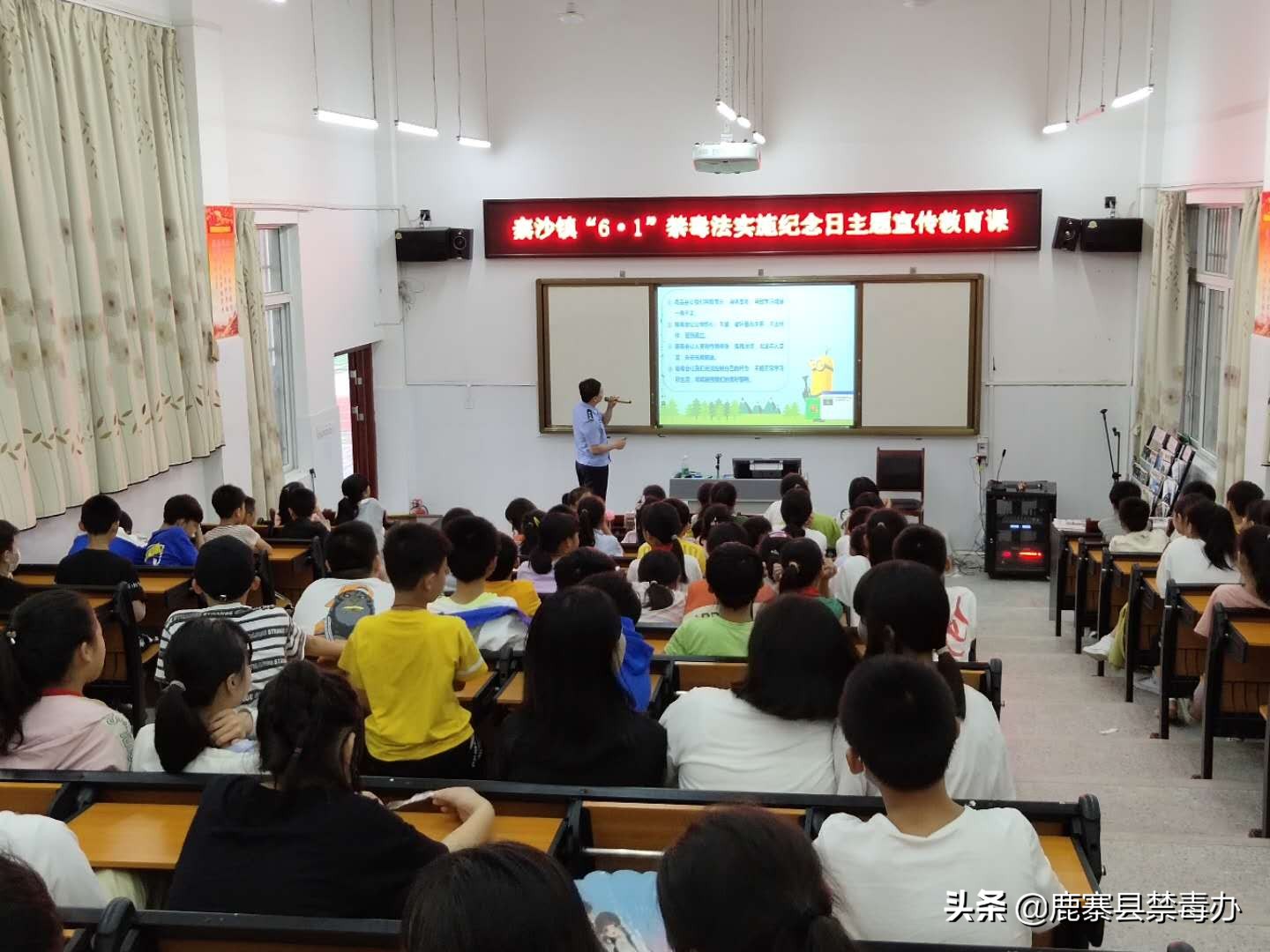 寨沙镇开展“6·1”禁毒法实施纪念日主题宣传教育活动