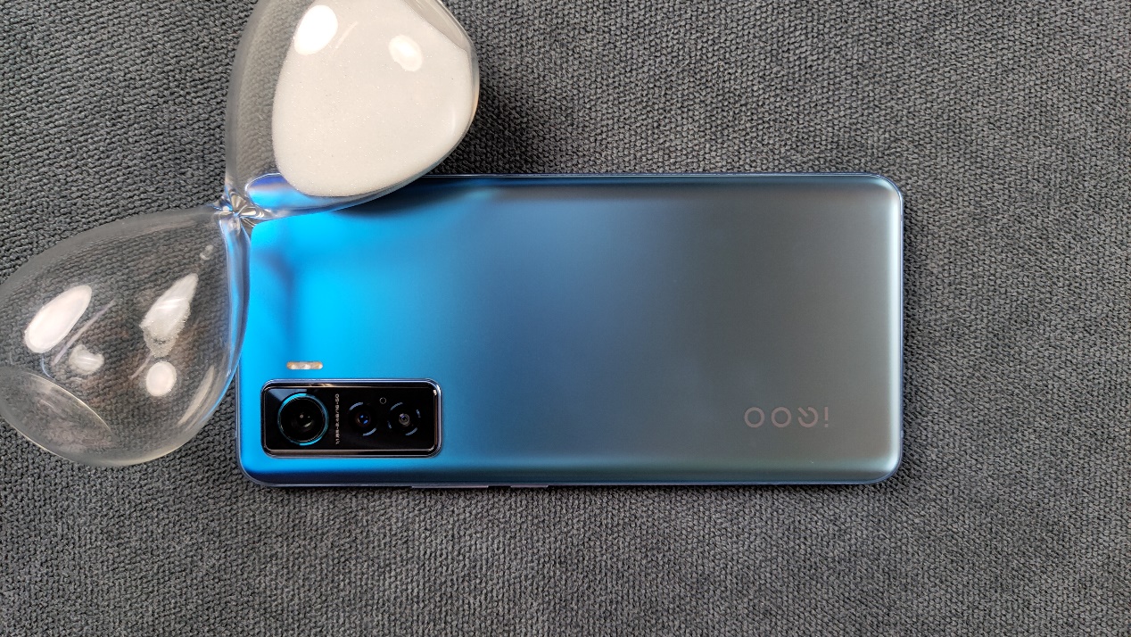 iqoo5全面评测超强性能无处妥协,iqoo5全面测评体验流畅舒适