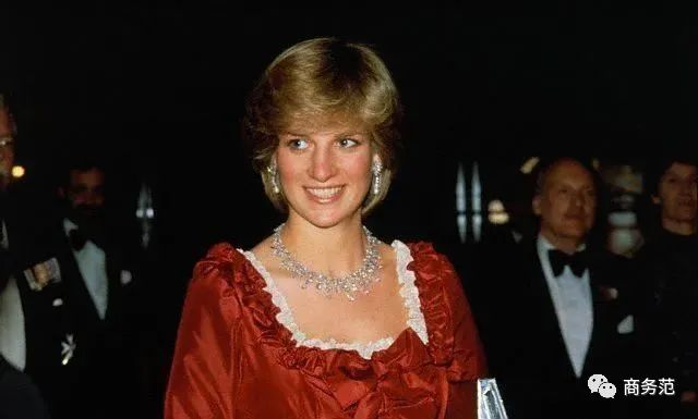 英国女王的珠宝高清,英国女王伊丽莎白二世的珠宝