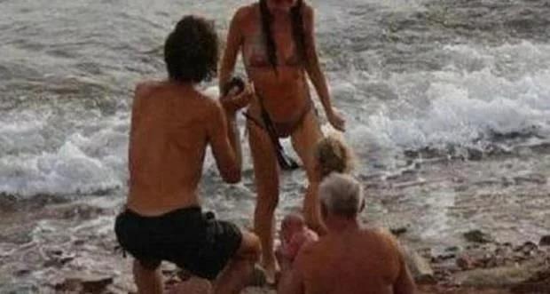 战斗民族就是与众不同，下海游个泳顺便把娃生，休闲人生两不误