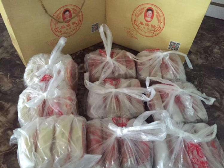 长沙巢娭毑月饼黄牛抬价销售调查,长沙巢娭毑月饼打假