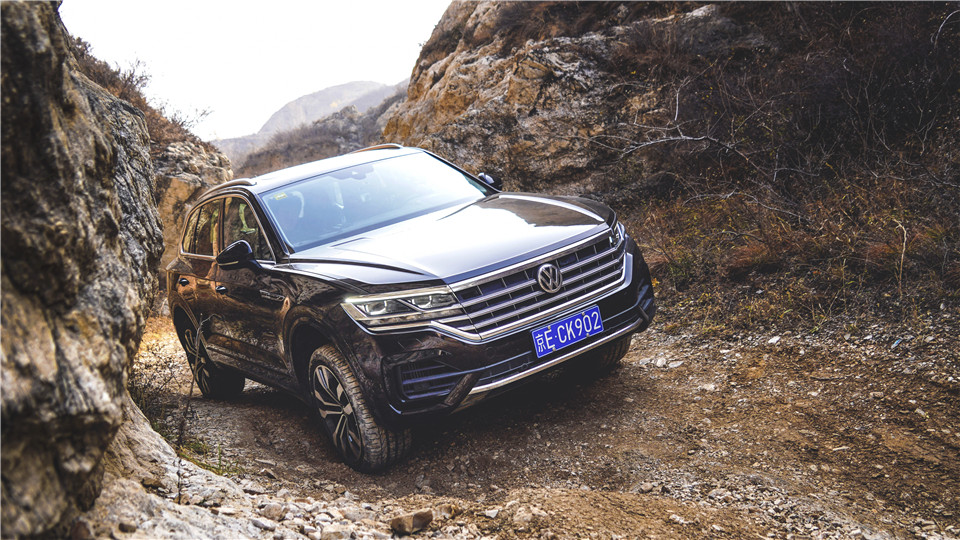 全新一代途锐对比全新一代宝马,全新大众途锐