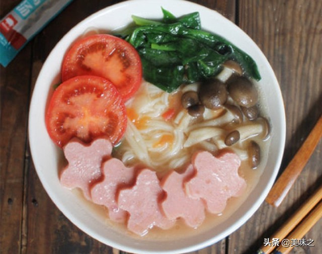 最简单热汤面的家常做法,热汤面的家常做法不辣