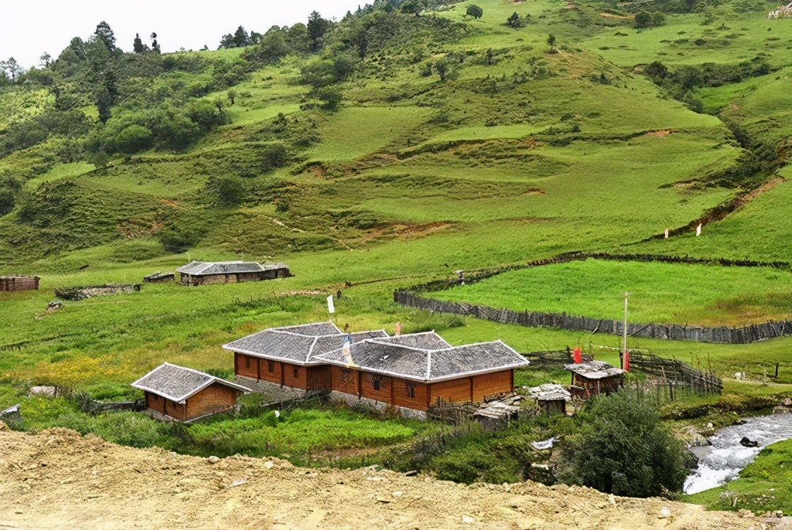 洛克徒步木里到稻城翻的是哪座山,秘境四川甘孜