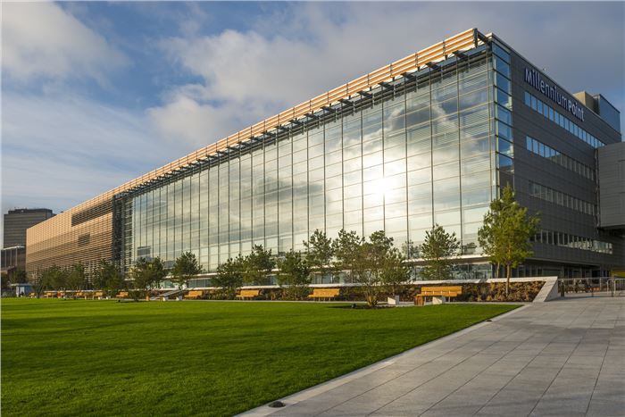 英国伯明翰最繁华的地方,英国伯明翰地理位置