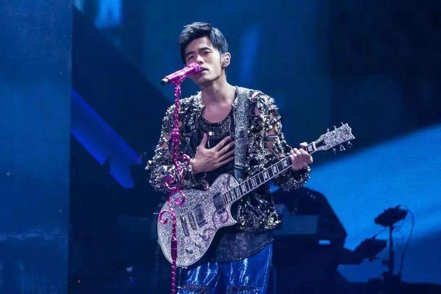 周杰伦出道时曾被记者漠视后写歌,周杰伦写的歌眼泪