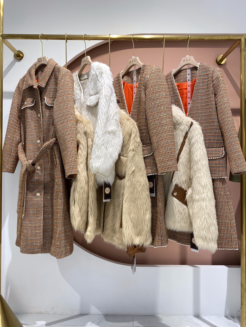 批发市场女装视频,广州十三行女装清仓直播间