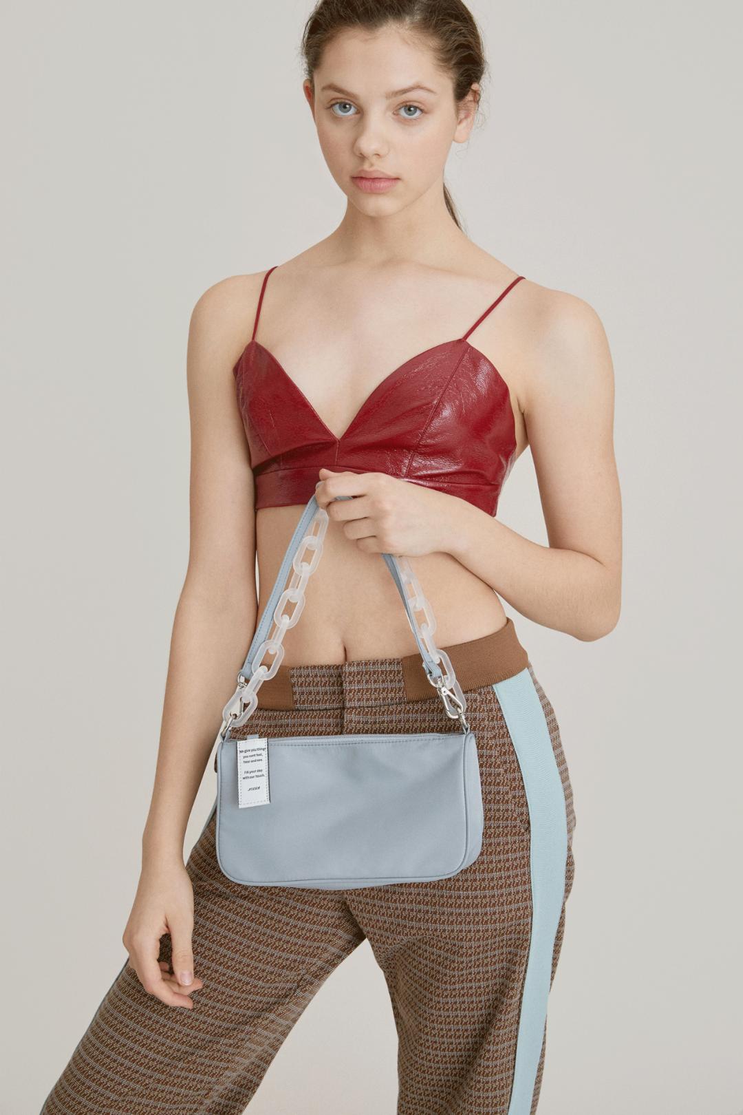 钟楚曦的包包里有什么,钟楚曦杨采钰宋妍霏