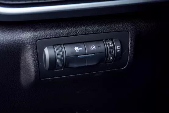 瑞虎5x1.5和长安cs35plus1.6哪个好,瑞虎5x试驾空间