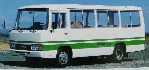 丰田最强的面包车考斯特,丰田考斯特23座中巴车驾驶体验