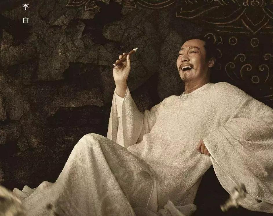 唐代女子流行的穿搭,唐朝女性抹胸长裙搭配