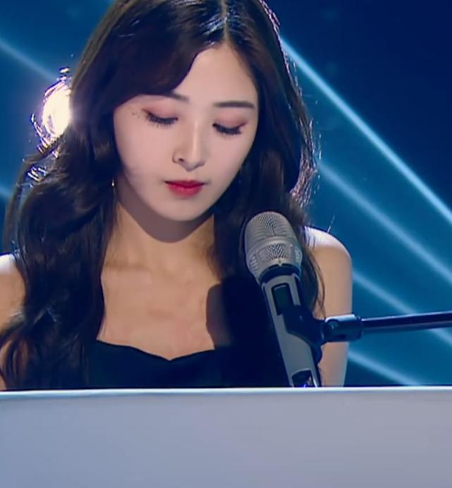 蓝盈莹和张檬对比照,张含韵蓝盈莹合照