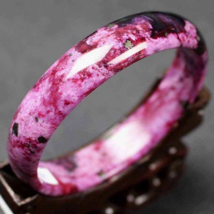 哪些玉越戴越丑,品相一般的玉真的会越戴越好吗