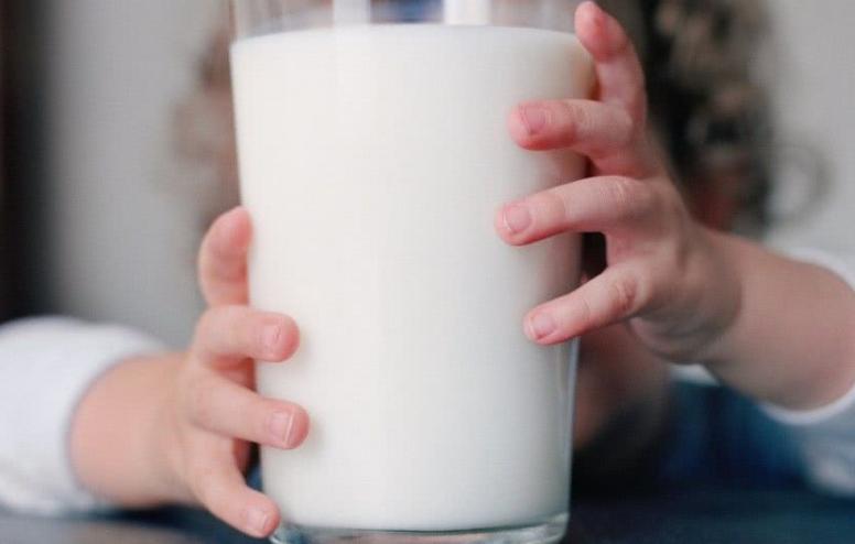 宝宝喝奶粉常见问题以及解决方法,宝宝喝奶粉的猛涨期应该怎样喂