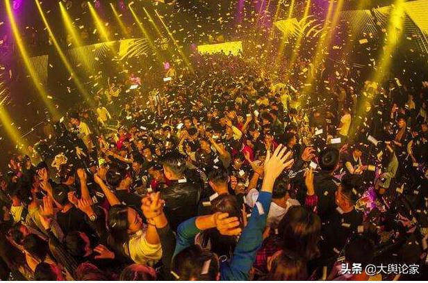 高中生会去夜场玩怎么办,大学生去酒吧危险吗