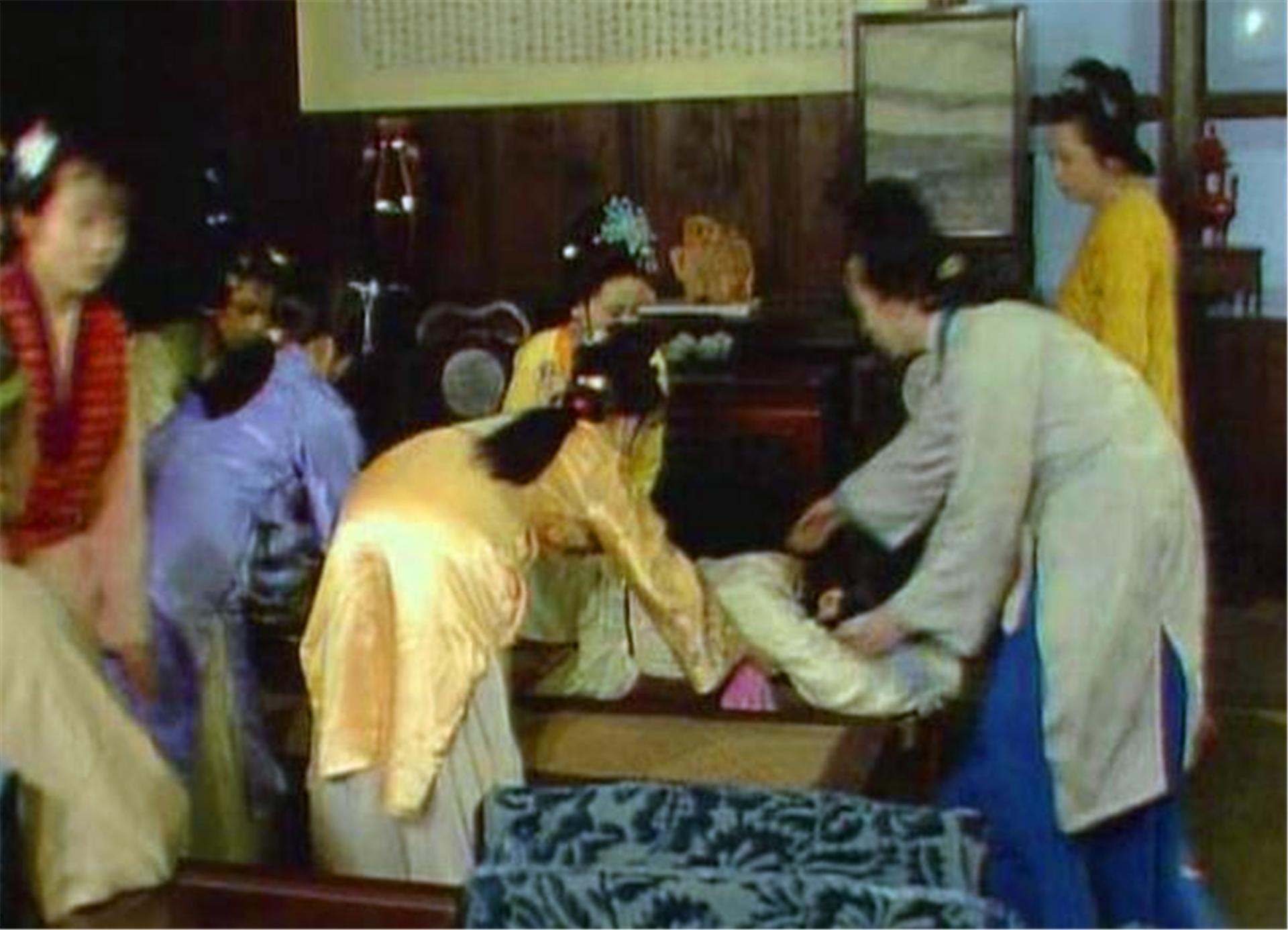 古人发明过春凳,古代床尾放一个春凳干什么用的