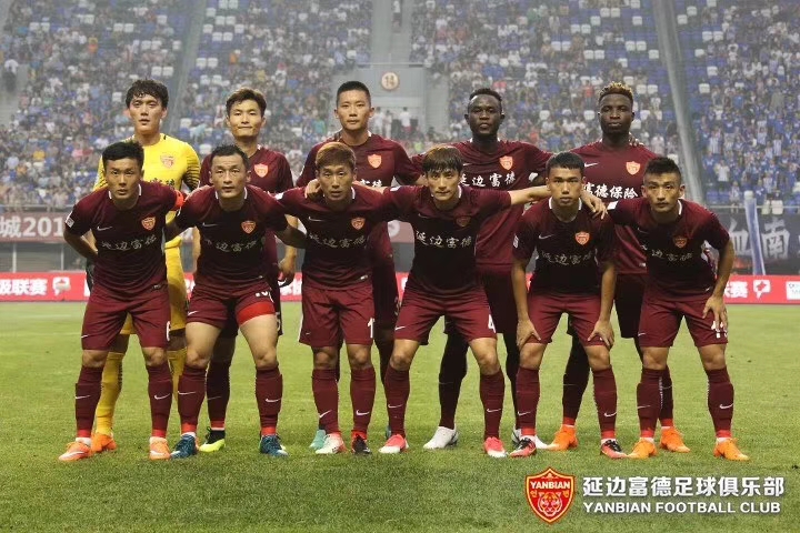 蔡芯宇的足球生涯充满坎坷，受到朴泰夏提携踢上中甲，现在仍寻梦