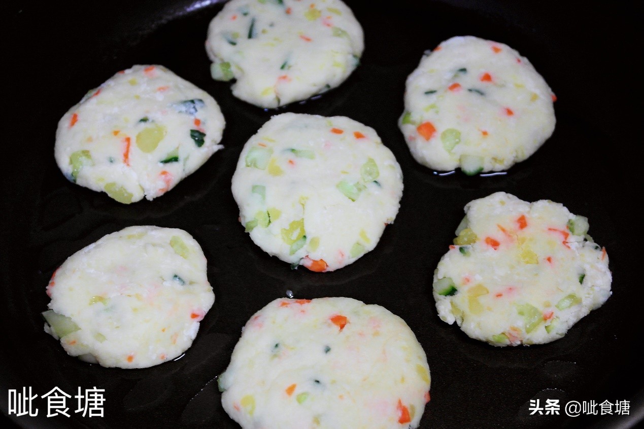 早餐鸡蛋煎饼怎么做又软又好吃,早餐煎饼最简单的新做法