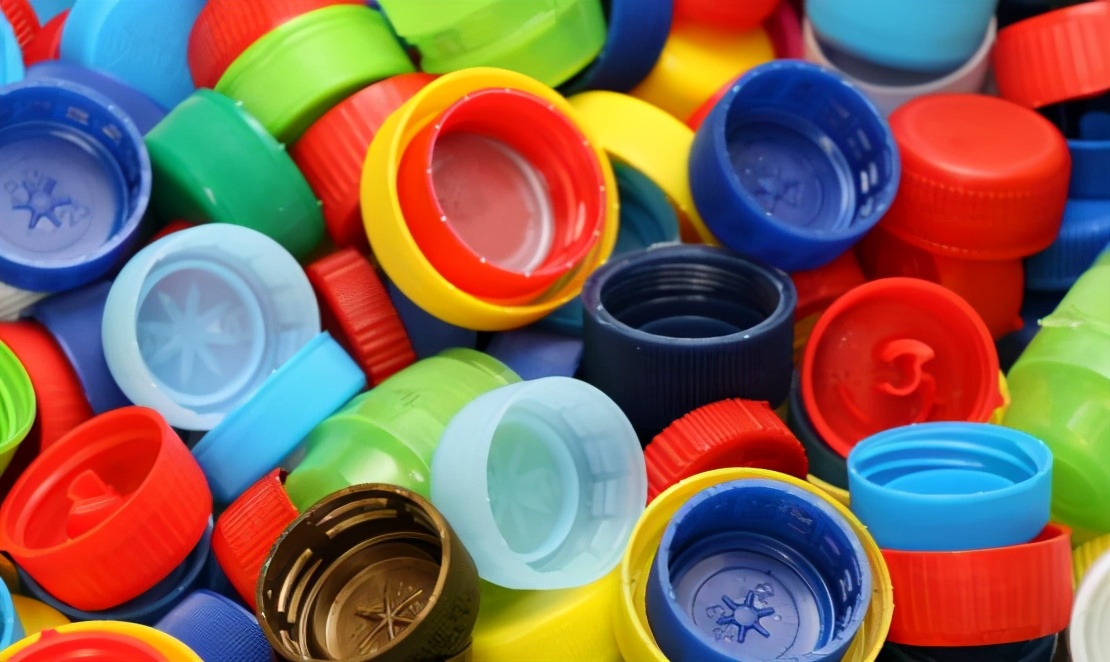 分享通用开瓶盖的小窍门,教大家如何正确的打开瓶盖