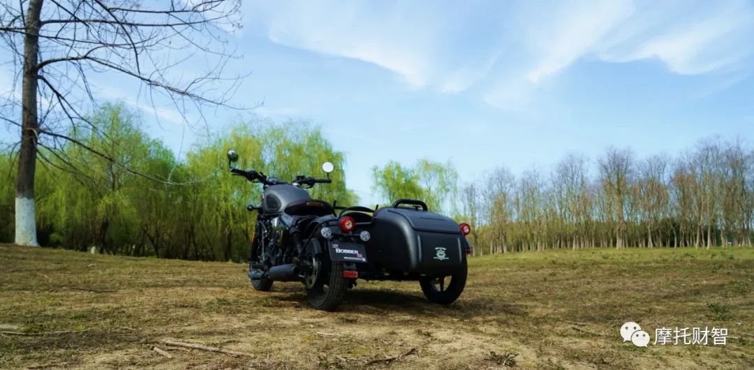 胖虎试驾：长江边三轮Bobber400