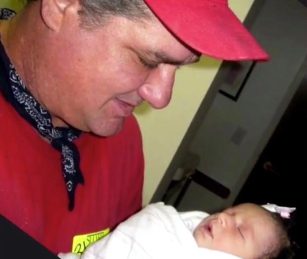 外国孕妇做b超被吓坏,国外孕妇生双胞胎检查结果图片