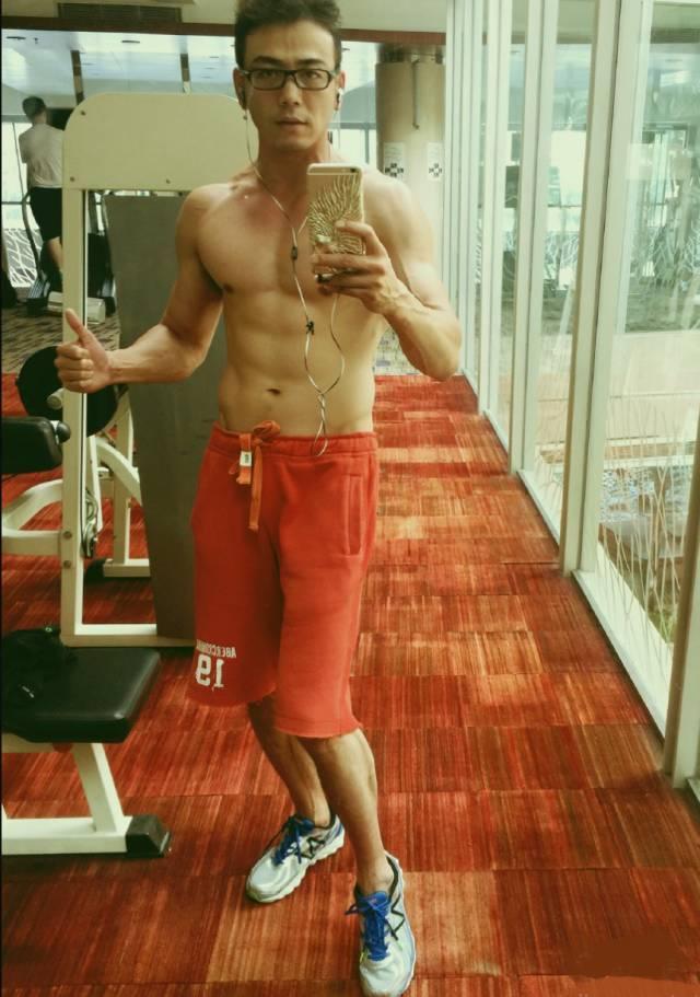 归还世界给你杨烁行走的荷尔蒙,我们都要好好的杨烁行走的荷尔蒙