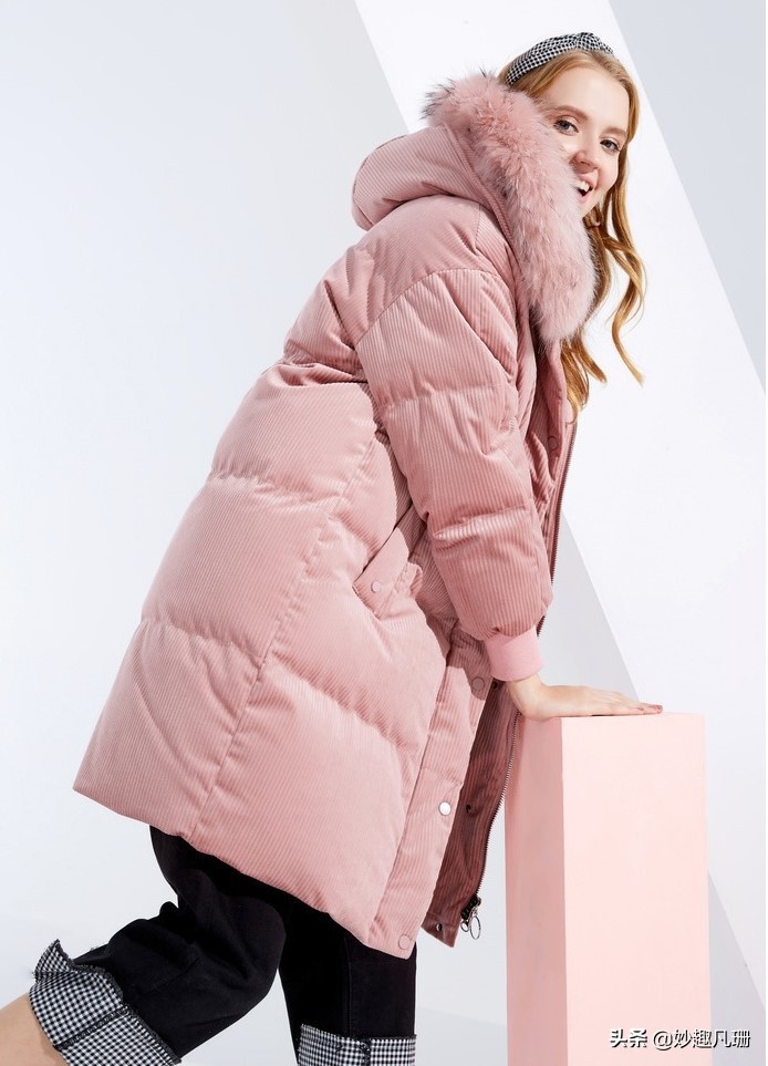 看一下各种羽绒服,好多好看的羽绒服