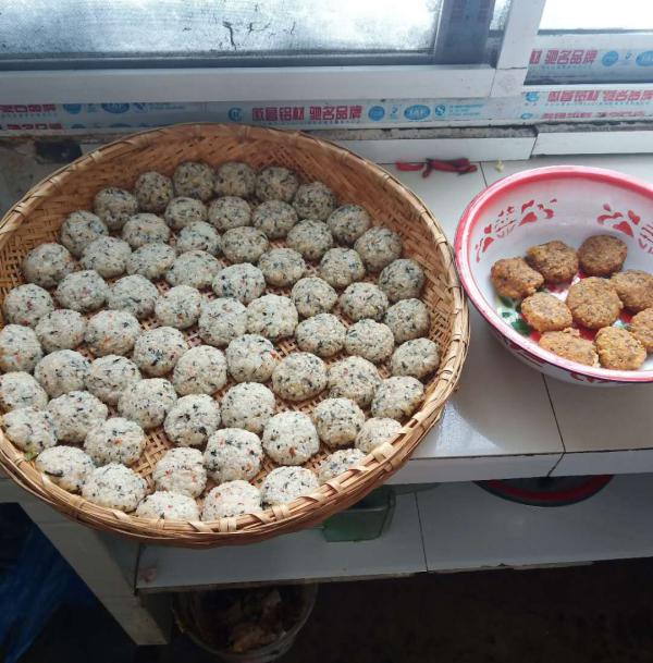 抗疫老人捐款感动视频,感动抗疫路上75岁老奶奶献爱心