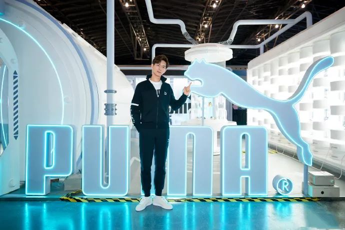 李现穿蓝色西服,李现穿绿色西装