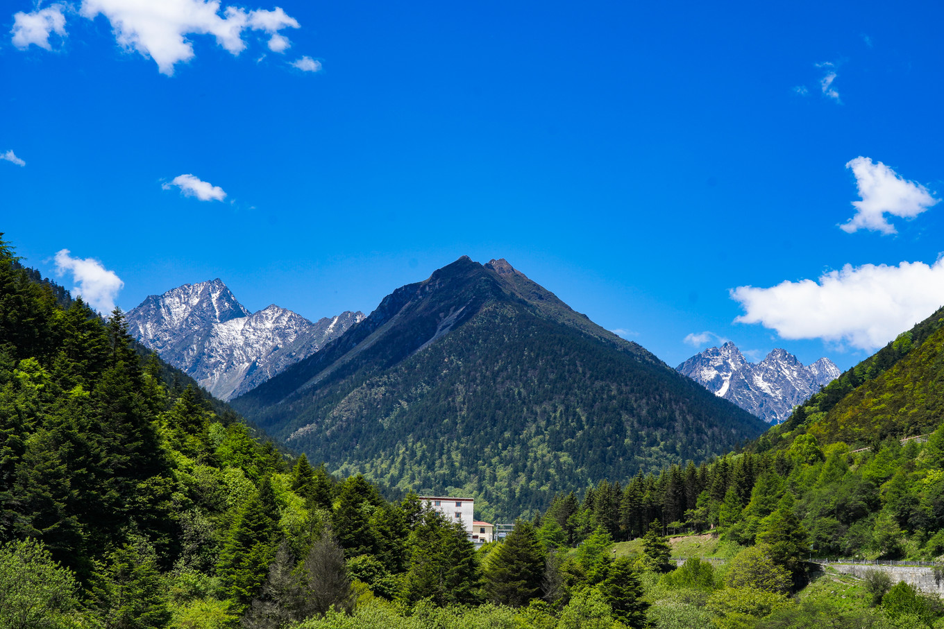 距离成都最近的户外天堂，这里比瑞士、阿尔卑斯还美