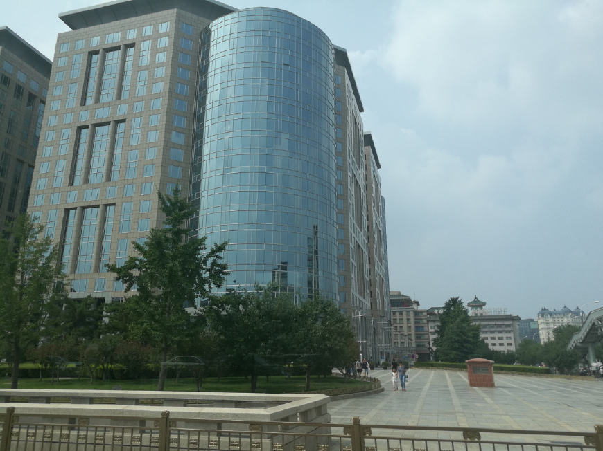 北京市中心著名的商业街：金街是王府井大街，银街是东单大街