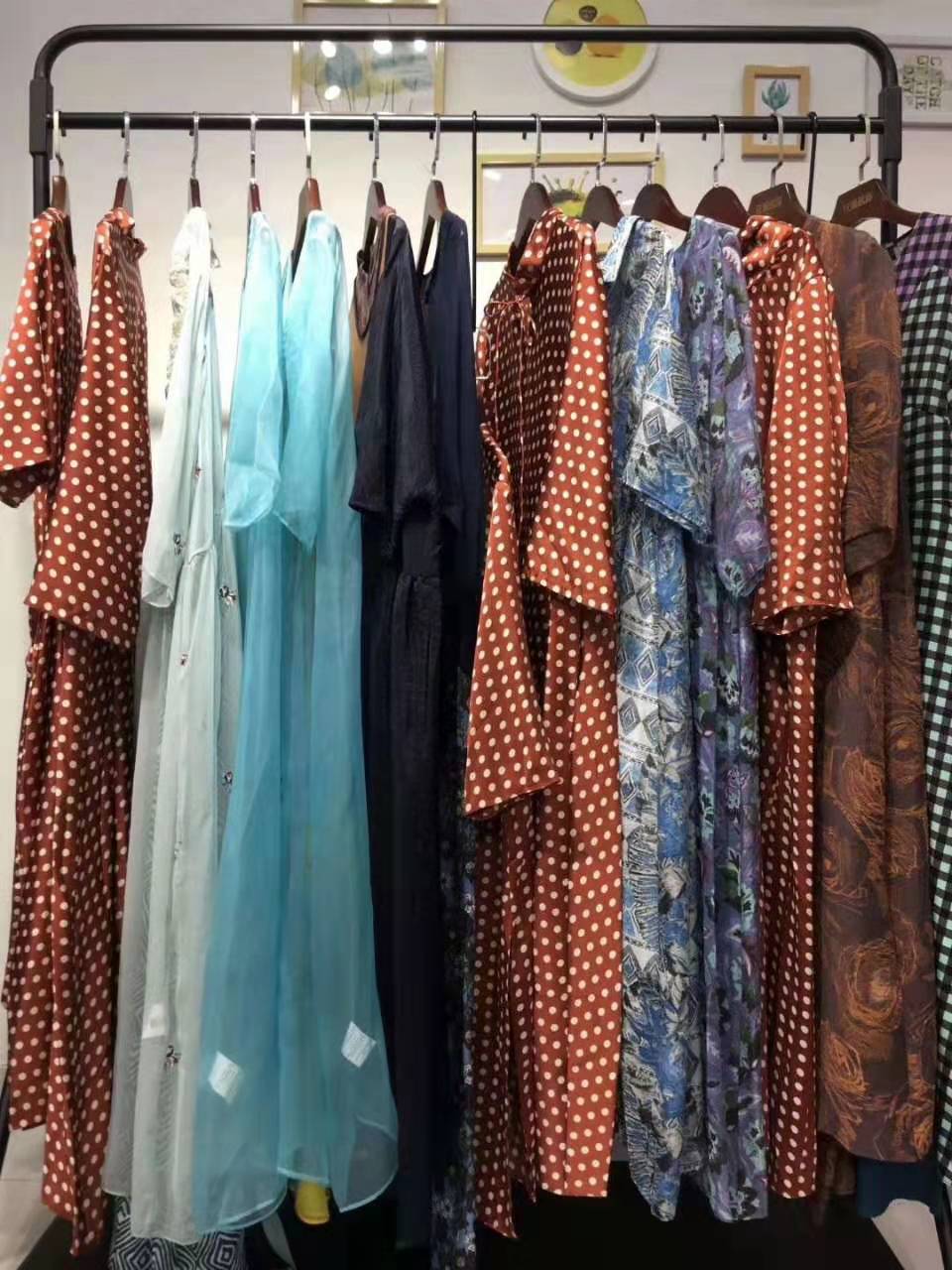 开品牌折扣女装店经验分享,如果你想开店要开什么店才好