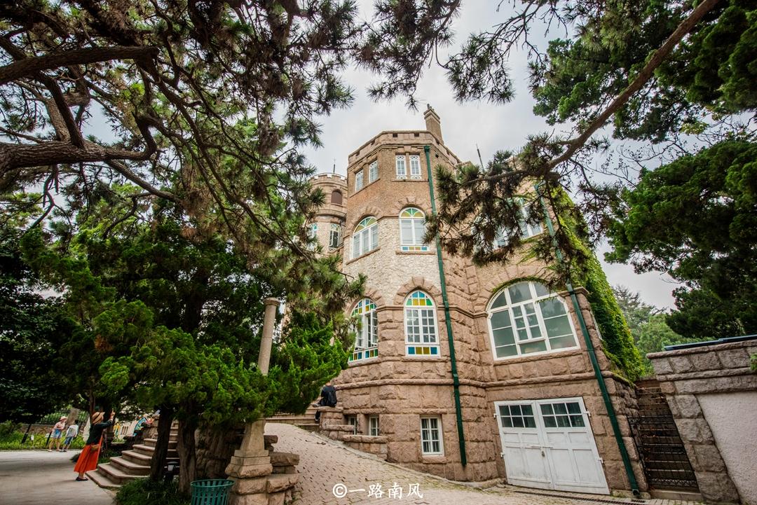 青岛八大关有座网红别墅，建造者为俄罗斯人，每天客似云来